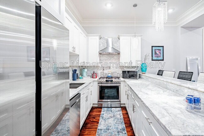 Building Photo - 1201 Baronne St