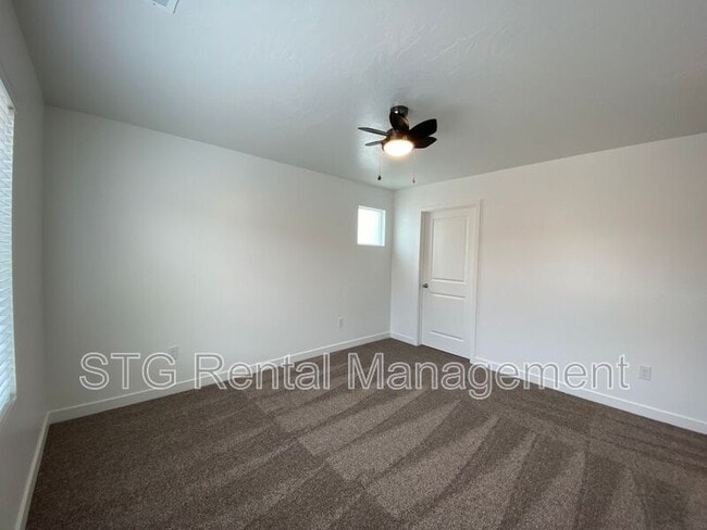 Building Photo - 3237 E Labyrinth Pt Cir