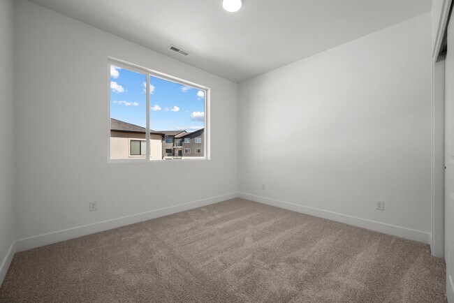 Building Photo - Brand-New 3 Bed, 2 Bath Townhome in Spanish Fork!