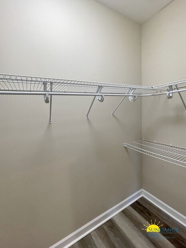 Building Photo - Pristine 3 Bedroom Home in Mary Esther!