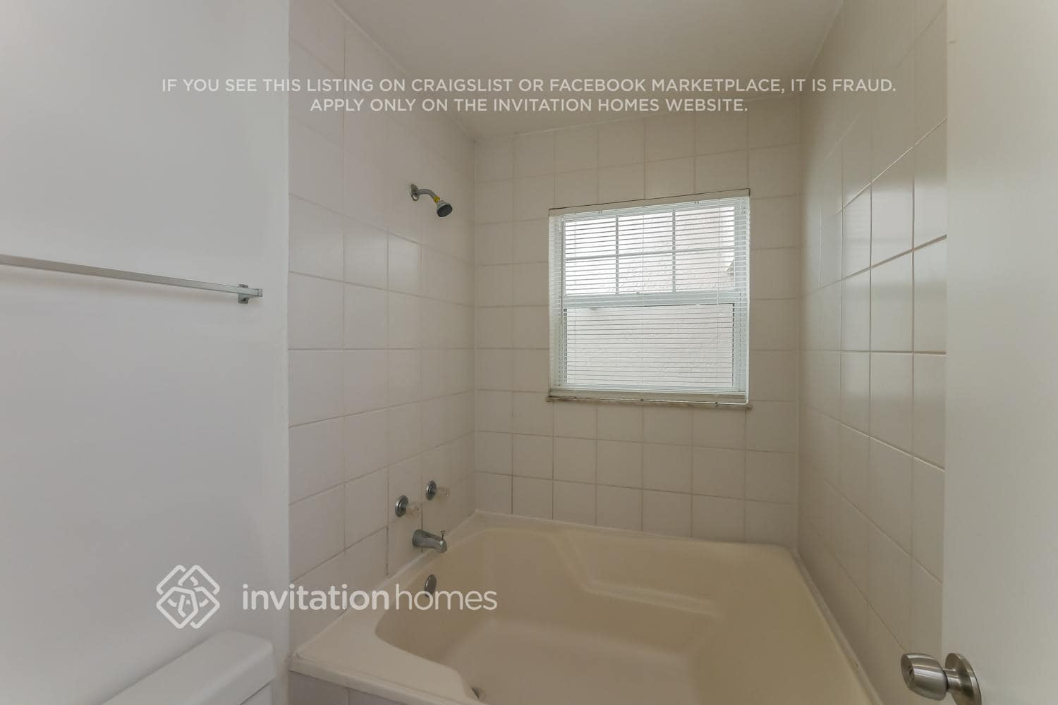 Building Photo - 9900 SW 59th Ct