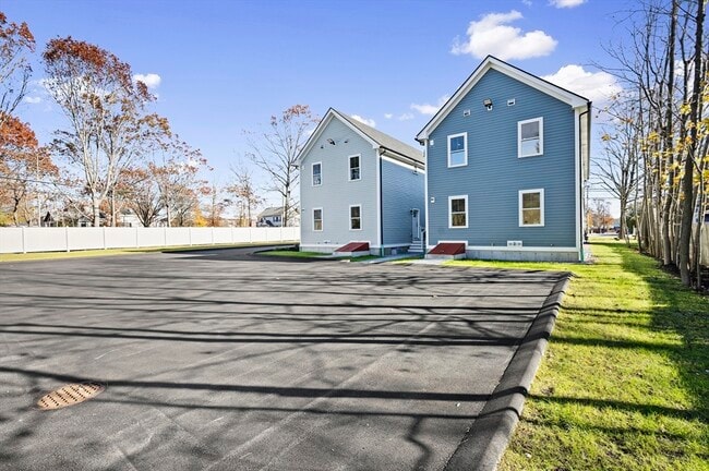 Building Photo - 69 Readville St