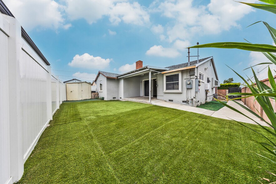 Building Photo - 6943 Nagle Ave