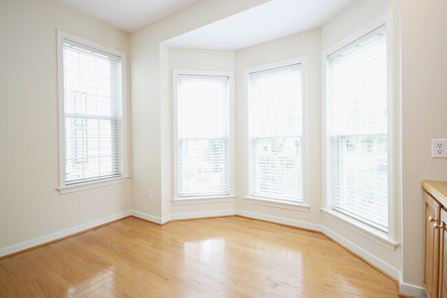 Building Photo - Spacious Foxcroft Home With Fenced Yard