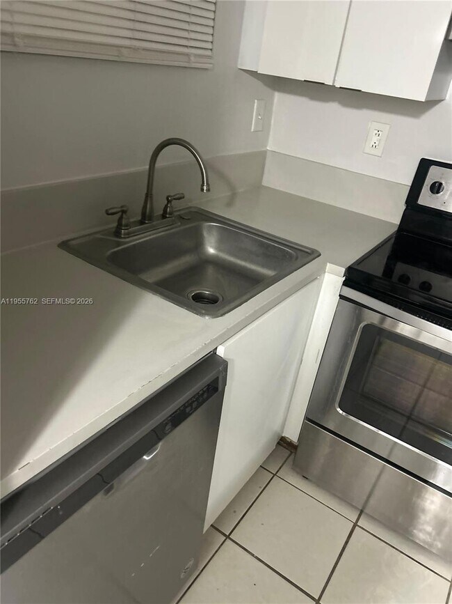 Building Photo - 14930 SW 82nd Terrace