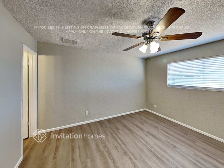 Building Photo - 1120 S Lilac Cir