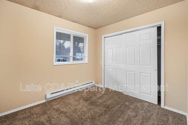 Building Photo - 906 N 2nd St