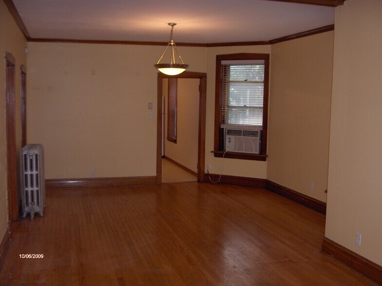 Building Photo - 5226 W Hutchinson St