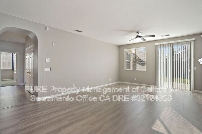 Building Photo - 1518 Sandmark Dr