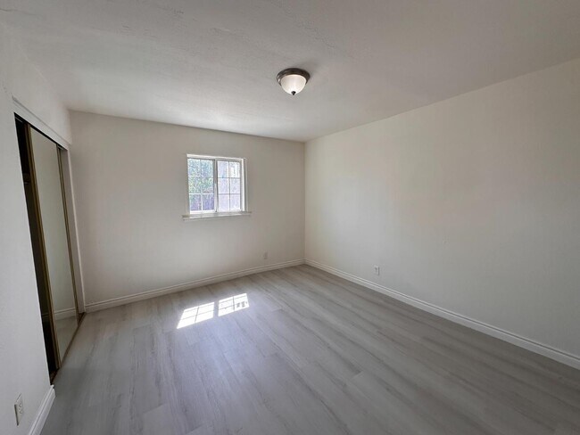 Building Photo - 2146 Cantaria Ave
