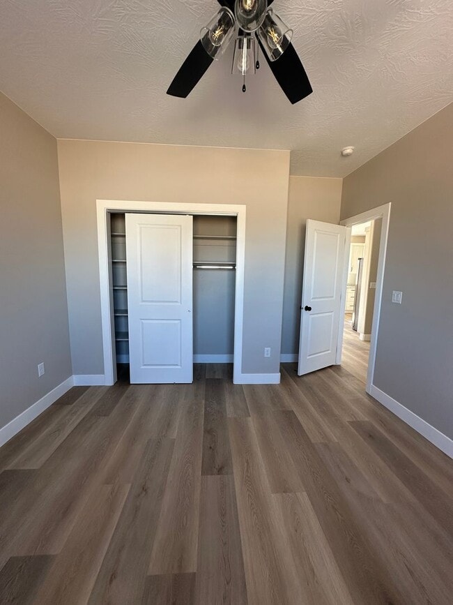 Building Photo - Inviting upstairs unit now available