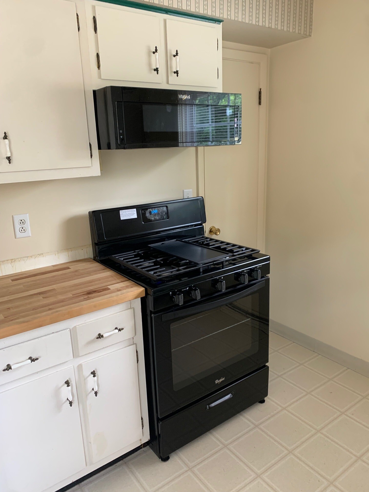 Building Photo - 219 Eisenhower Dr