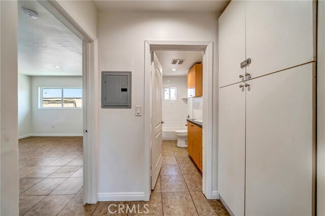 Building Photo - 6735 Elmer Ave