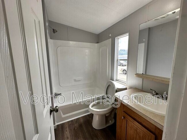 Building Photo - 13536 Sralla Rd
