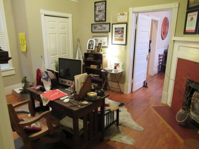 Building Photo - 416 W Montgomery St