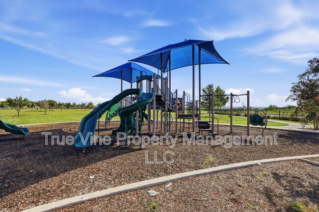 Building Photo - 2906 Millikan Dr