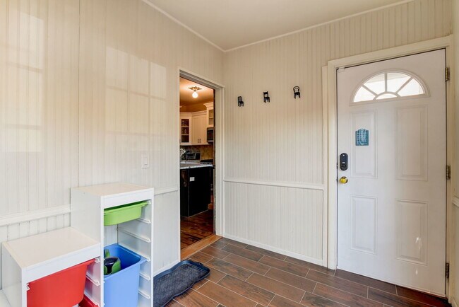 Building Photo - 4451 N Tripp Ave