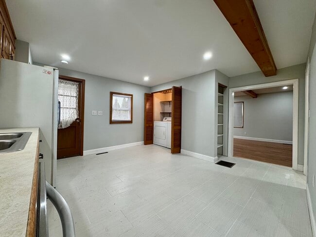 Building Photo - 17 Cedar Ct