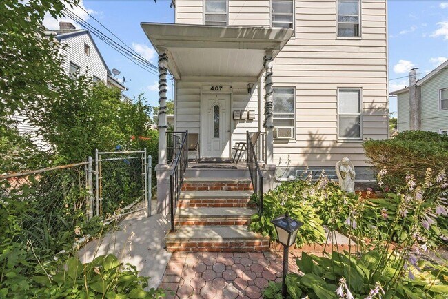 Primary Photo - 407 N MacQuesten Pkwy