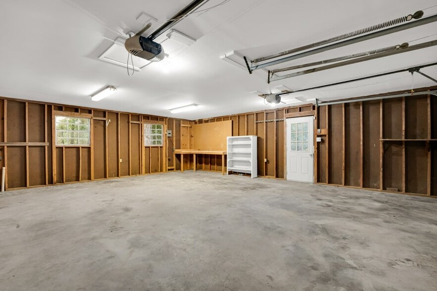 Building Photo - 105 Dogwood Blvd