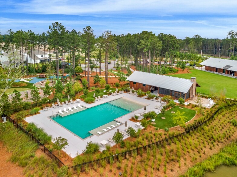 Building Photo - 340 Dendron Dr