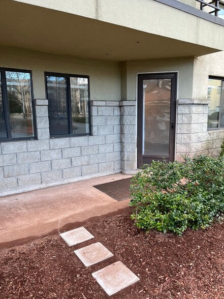 Building Photo - 1204 Whitney Ave