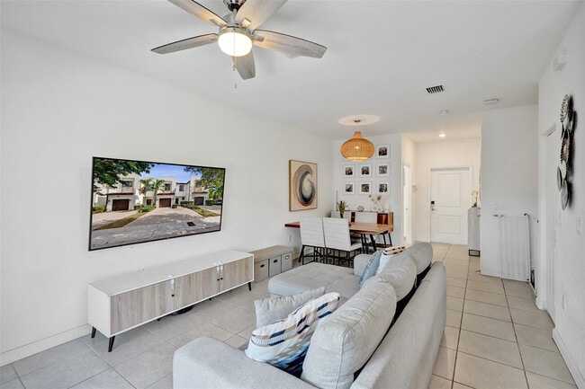 Building Photo - 20741 NE 5th Ct