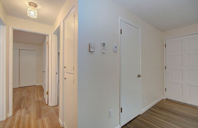 Building Photo - Heenan 2918-2920