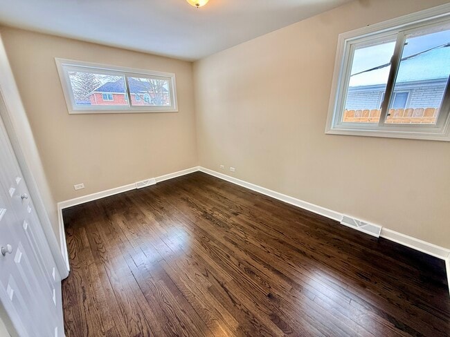 Building Photo - 360 W Fremont Ave