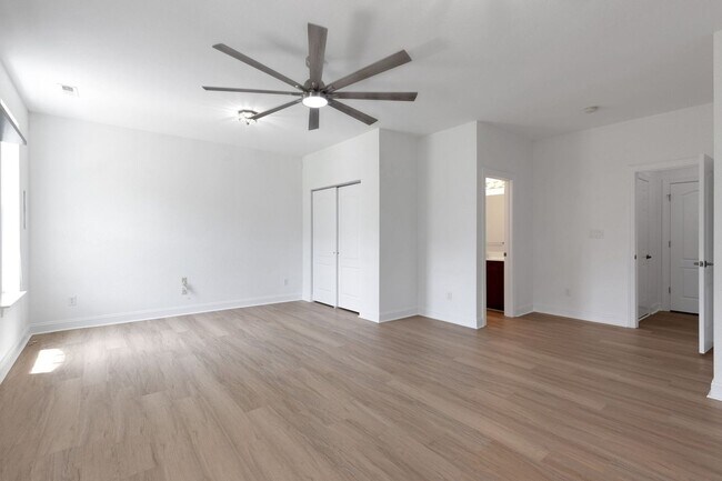 Building Photo - Stunning 3BR/3.5BA Townhome | 2,300+ Sq Ft...