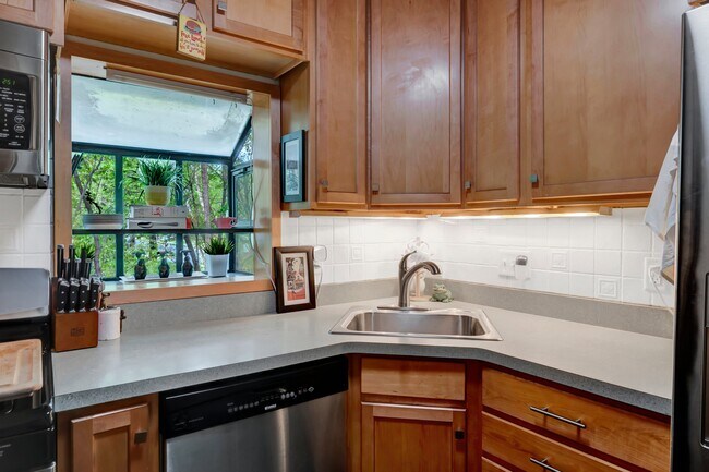 Building Photo - 4216 Brookside Ave
