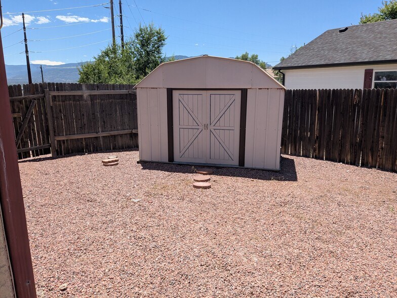 Storage Shed - 1651 N 15th St