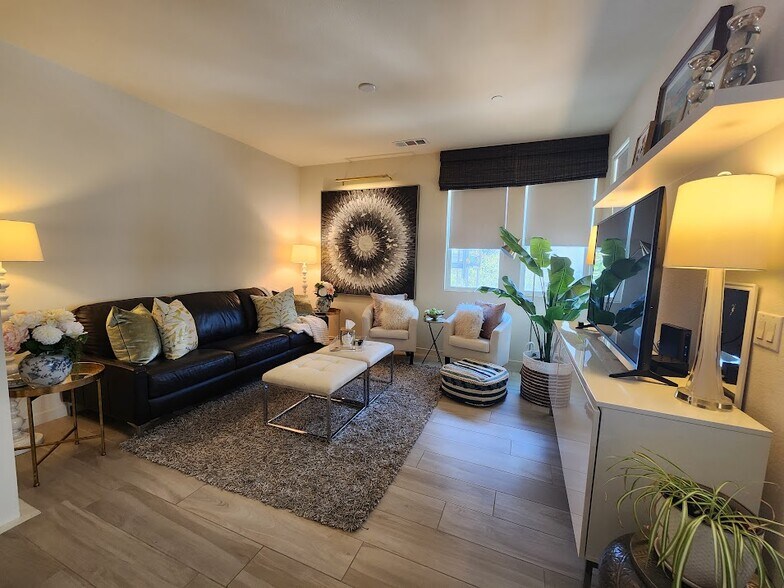 Living Room - 2006 Foxtrot Loop