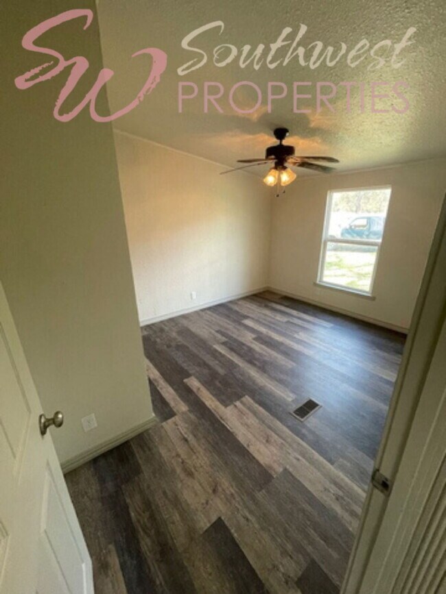 Building Photo - 3 Bedroom 2 Bathroom in the country!