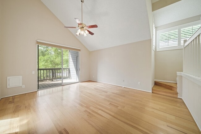 Building Photo - 130 Sugar Berry Cir