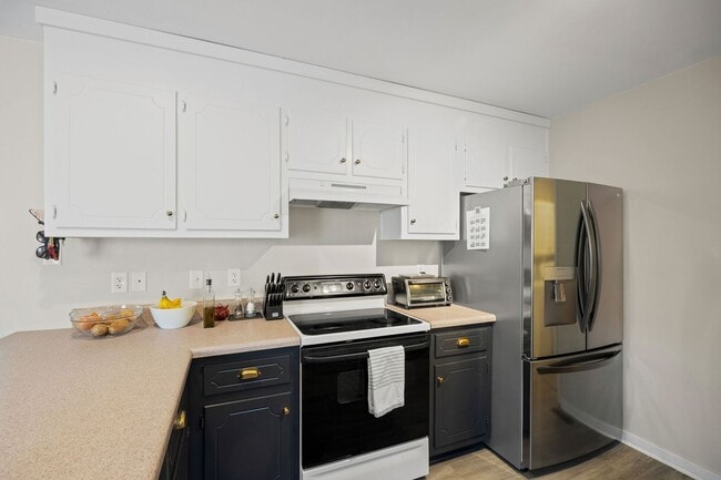 Building Photo - Bright and Spacious 3 Bedroom Home in Chesterfield ***Available Early March***