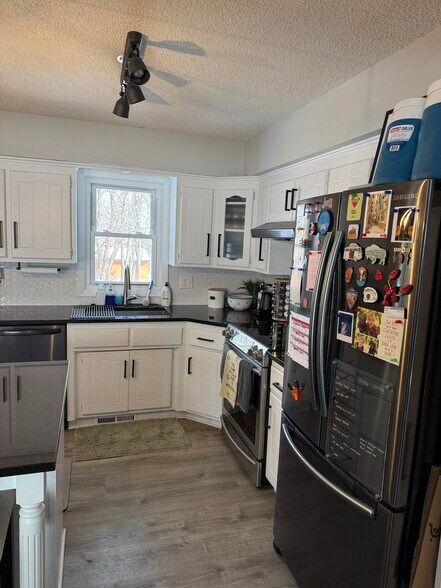 Kitchen - 15 Stinson Blvd