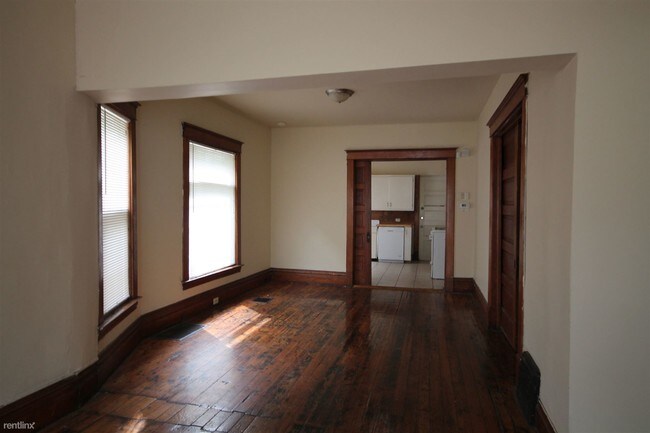 Building Photo - 5 br, 2 bath House - 615 Village St