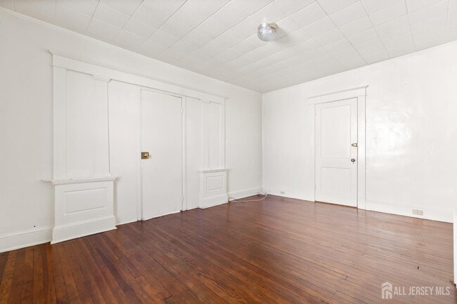 Building Photo - 196 Strawberry Hill Ave