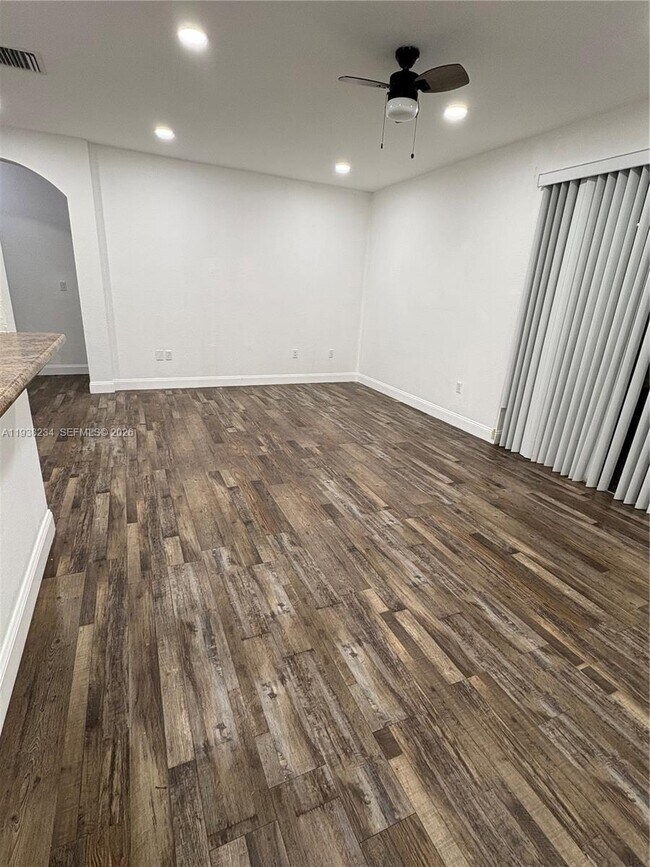 Building Photo - 2853 SE 1st Dr