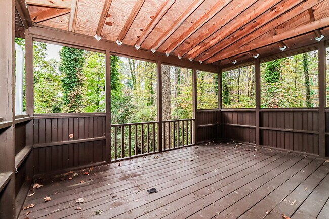 Building Photo - 770 Dover St