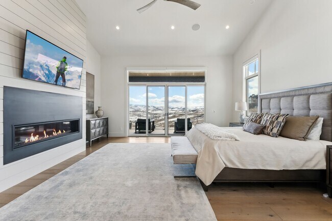 Building Photo - 3450 Ridgeway Dr