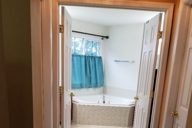 Master Bath - 5309 Gunston Hall Dr