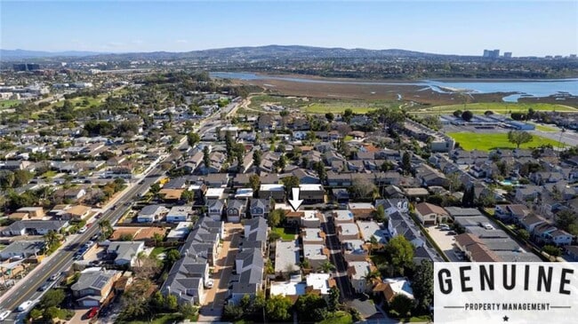 Building Photo - Beautiful 3Bd 2.5Ba Costa Mesa Townhome