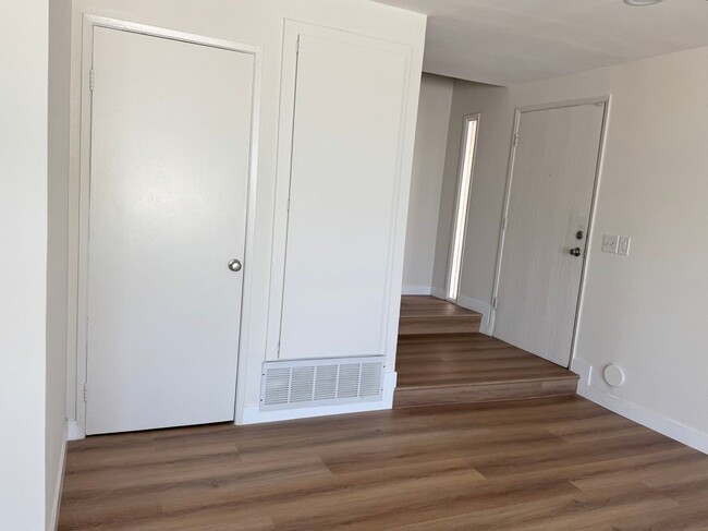 Building Photo - 110 Casuda Canyon Dr