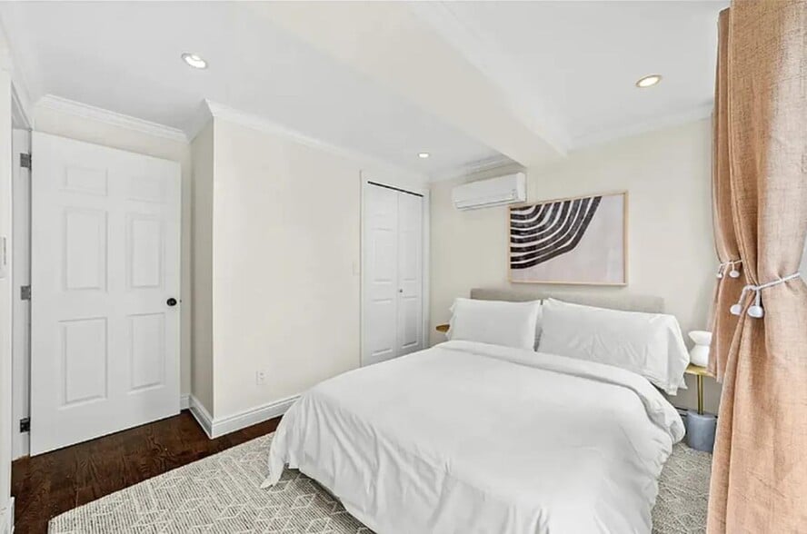 Building Photo - 448 W 19th St