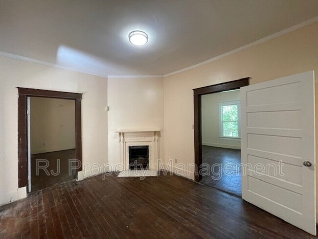 Building Photo - 8457 E Kerrville Rosemark Rd