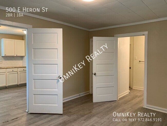 Building Photo - 500 E Heron St