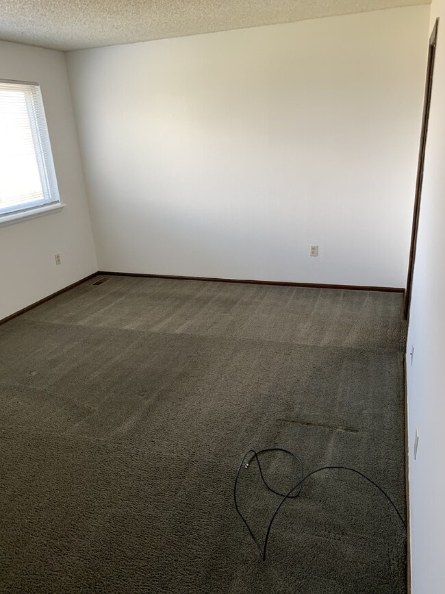 Building Photo - 2 Bdrm/2Bath with 2 Car Garage
