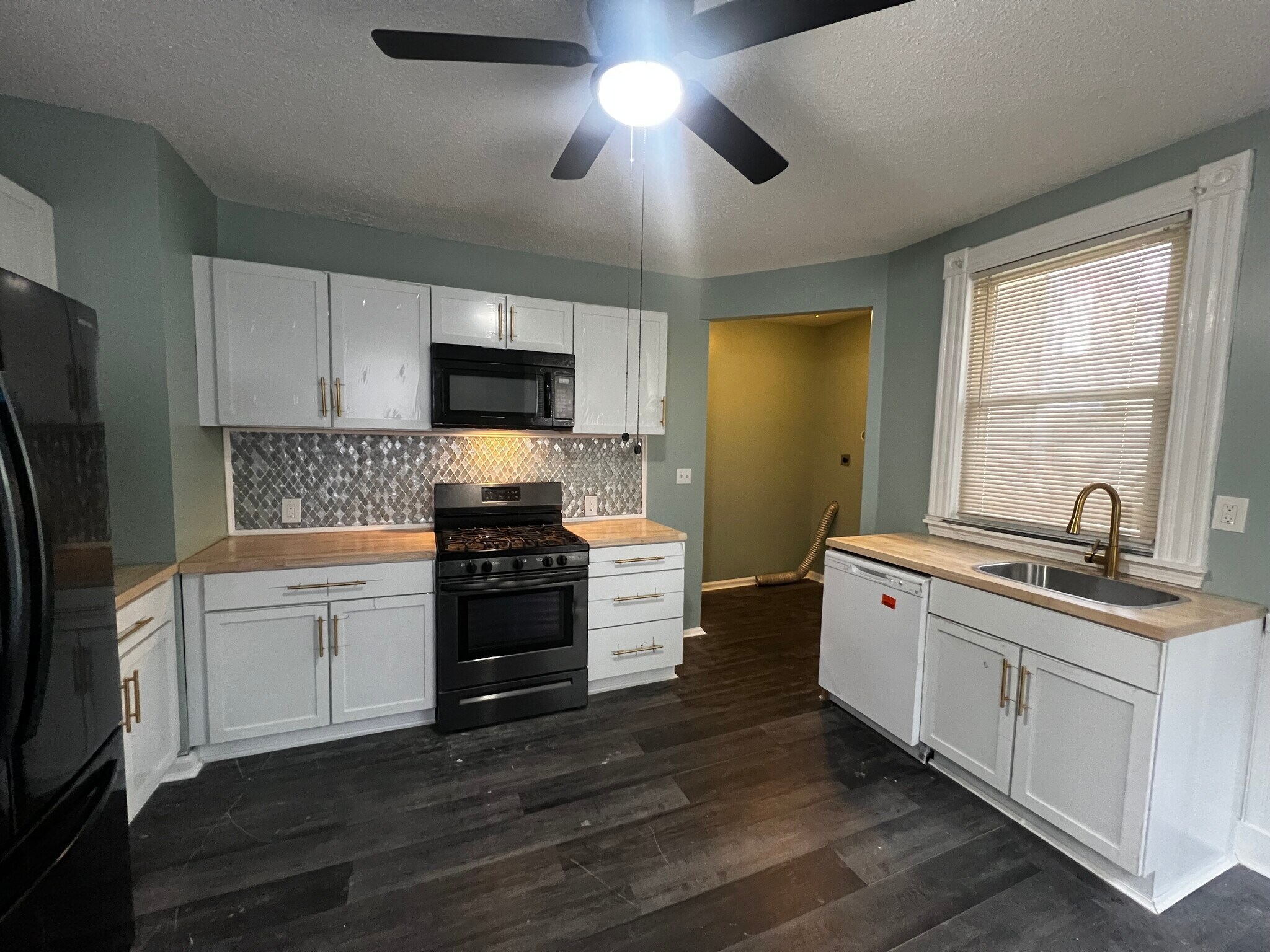 Building Photo - 64 Fairview St